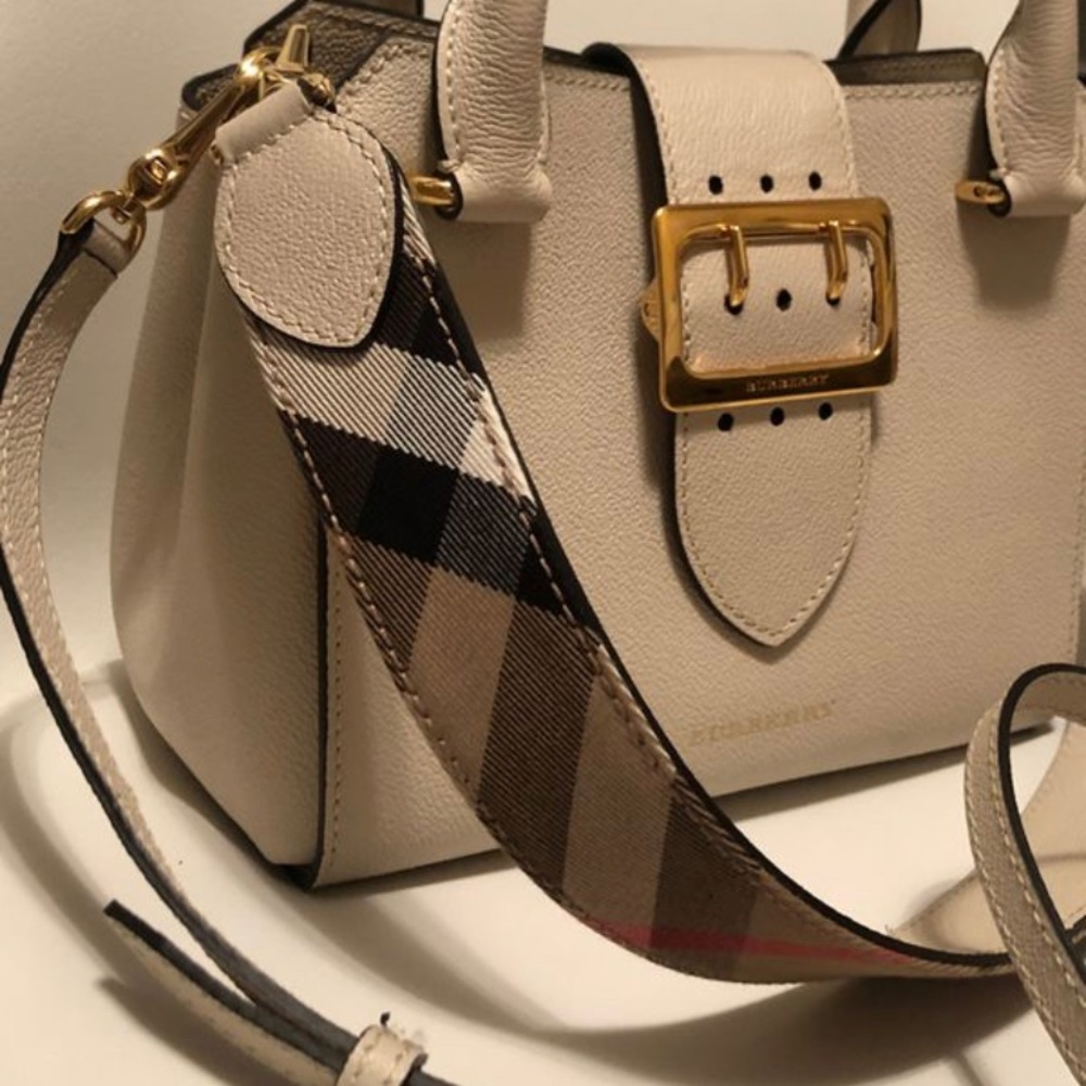 Burberry authentic bag 🌟 - Picture 3 of 8